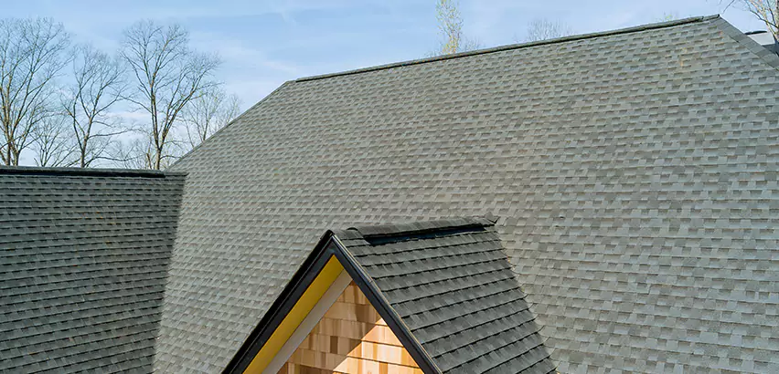 Replacing Vinyl Siding With Cedar Shingles in Skokie